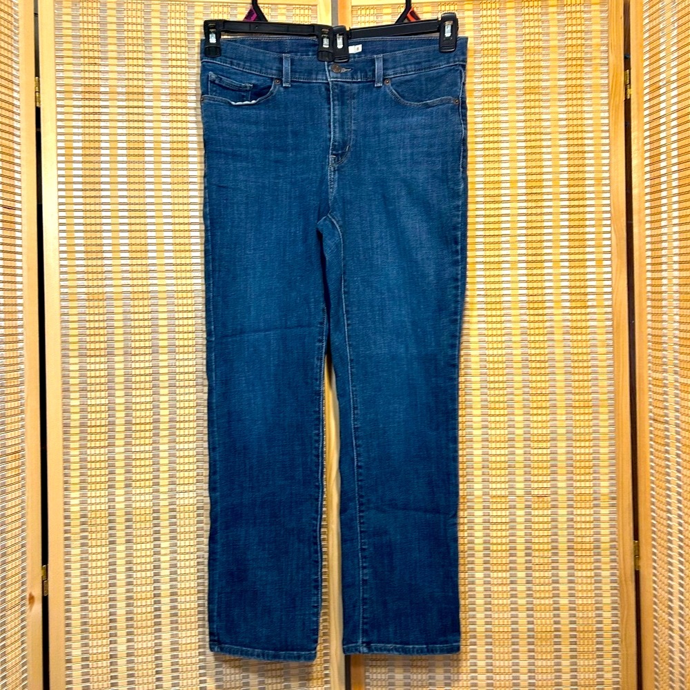 Women’s Levi’s Straight Leg Style